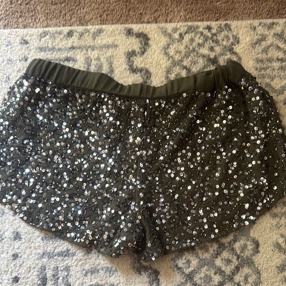 Guess Green and Silver Skorts for Active Style - Picture 3 of 3